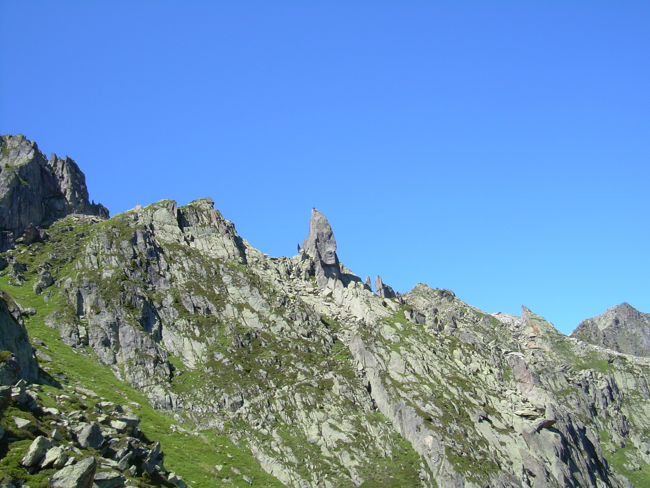 Pinnacles from way down, cocher-cochon.JPG